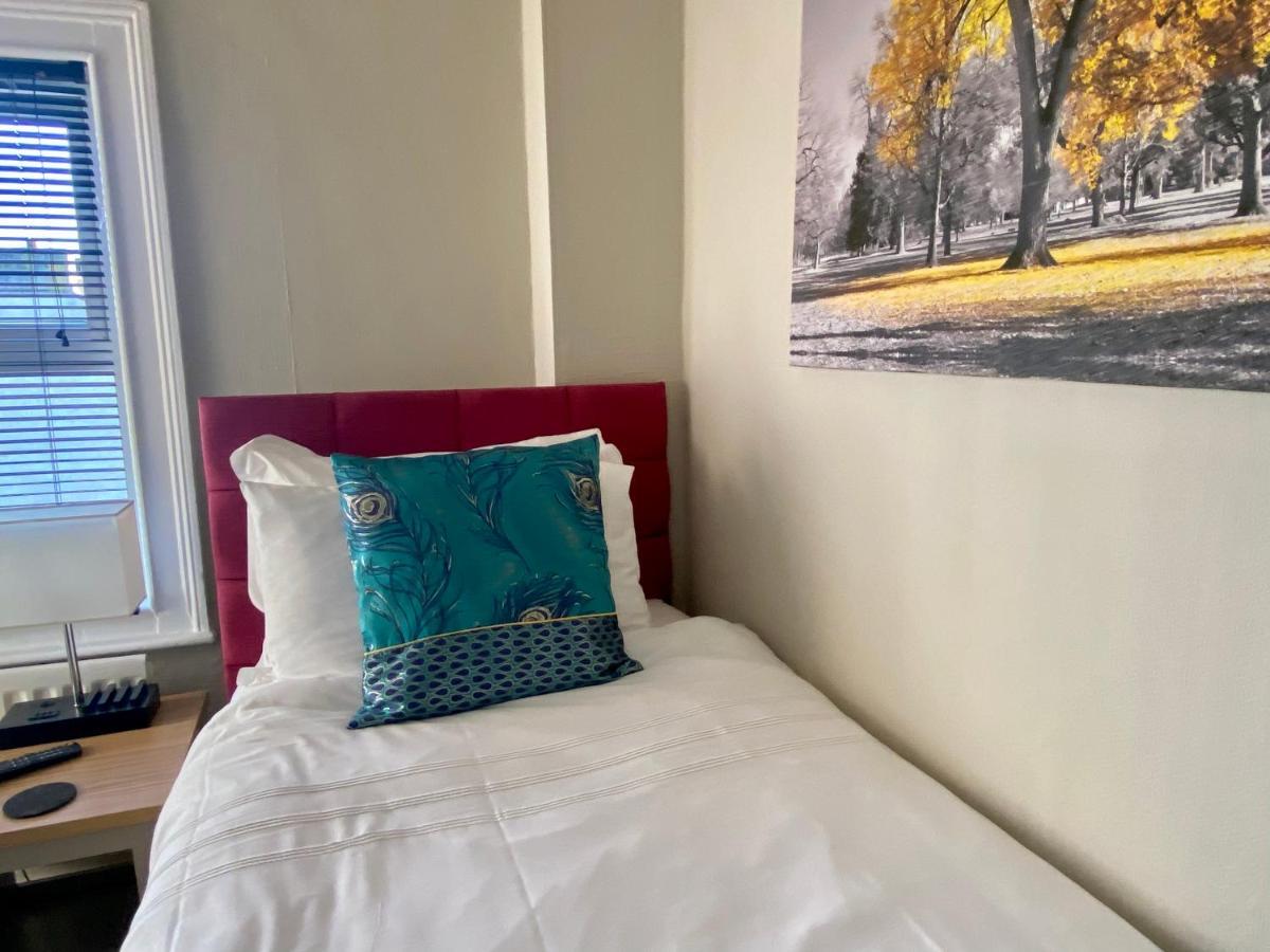 Convenient Contractor Free Parking Walk To Weatherspoons Bedford