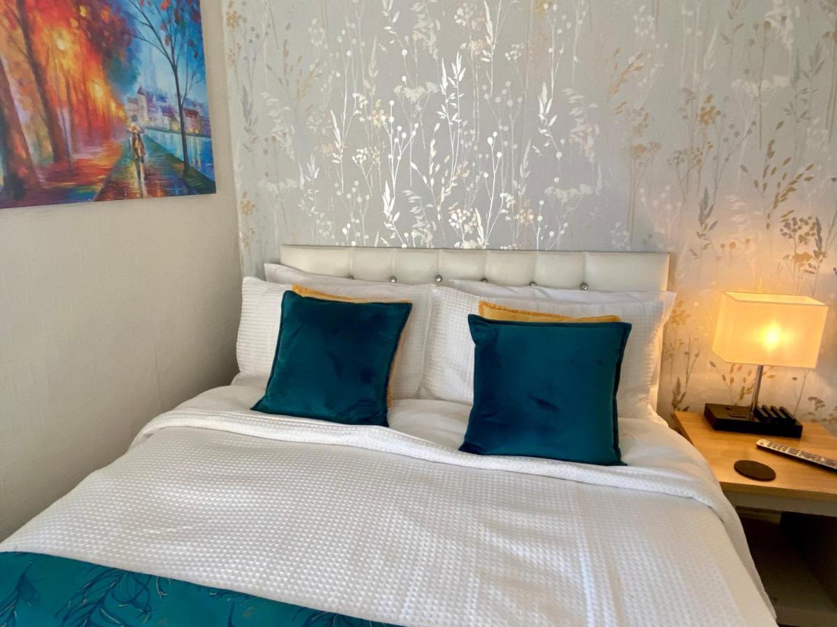 Convenient Contractor Free Parking Walk To Weatherspoons Bedford