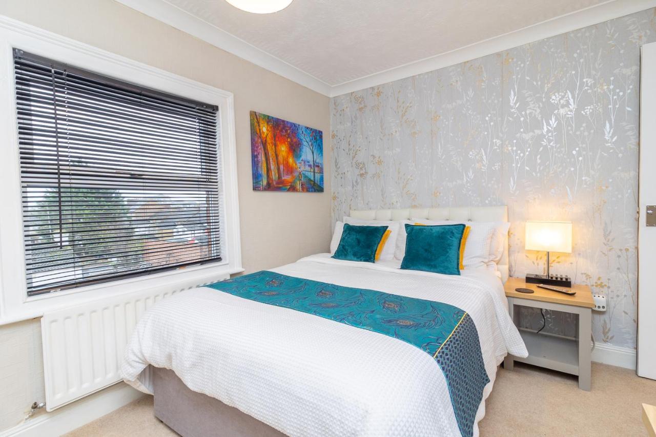 Convenient Contractor Free Parking Walk To Weatherspoons Apartment *
