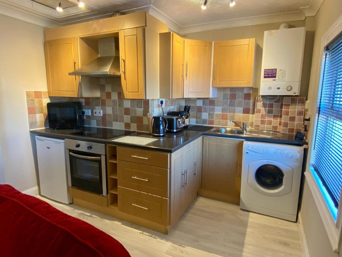 Convenient Contractor Free Parking Walk To Weatherspoons Bedford