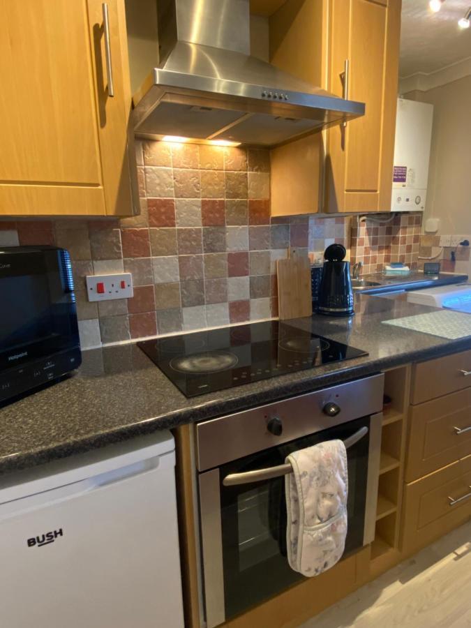 Convenient Contractor Free Parking Walk To Weatherspoons * Bedford