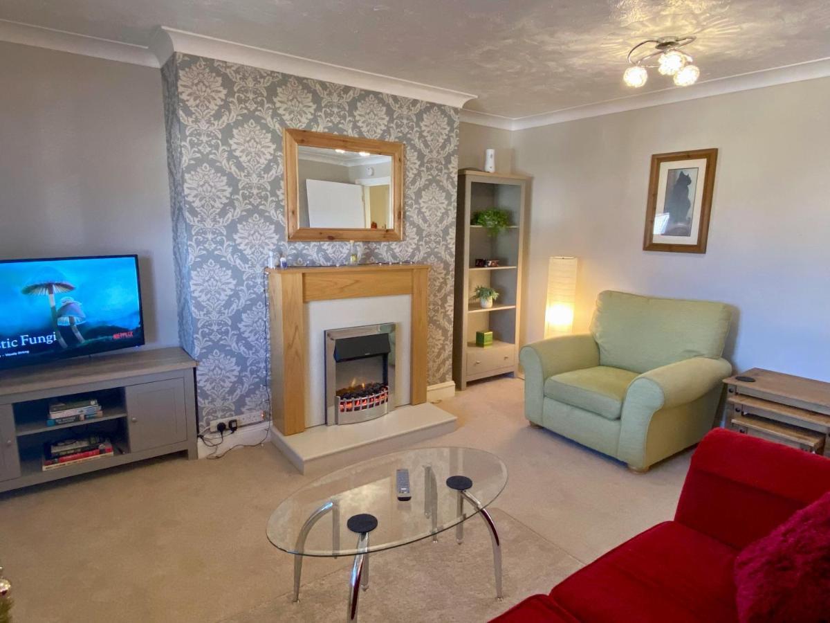 Convenient Contractor Free Parking Walk To Weatherspoons Apartment *