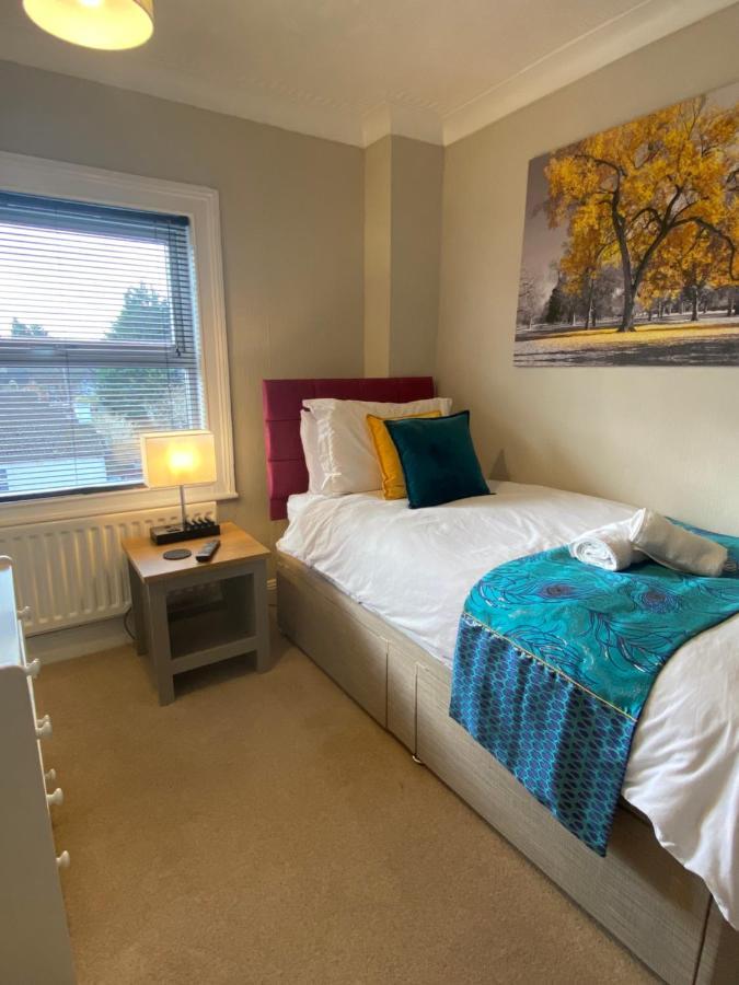 Convenient Contractor Free Parking Walk To Weatherspoons Apartment *