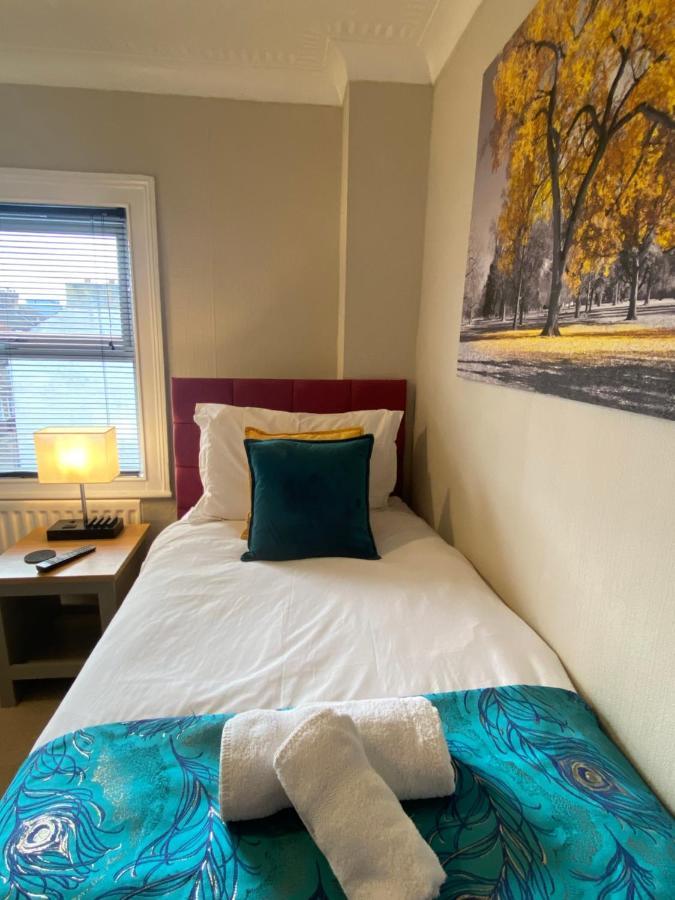Convenient Contractor Free Parking Walk To Weatherspoons Bedford